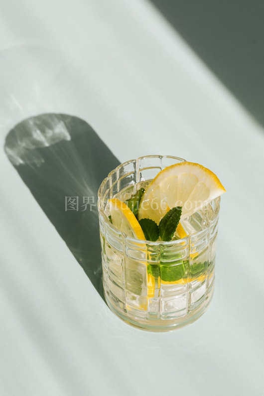 夏日时尚柠檬薄荷杯