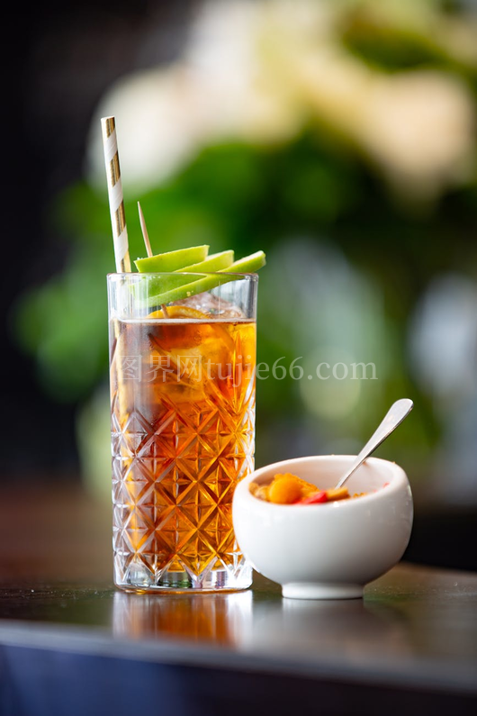 绿茶配绿苹果五彩果饰