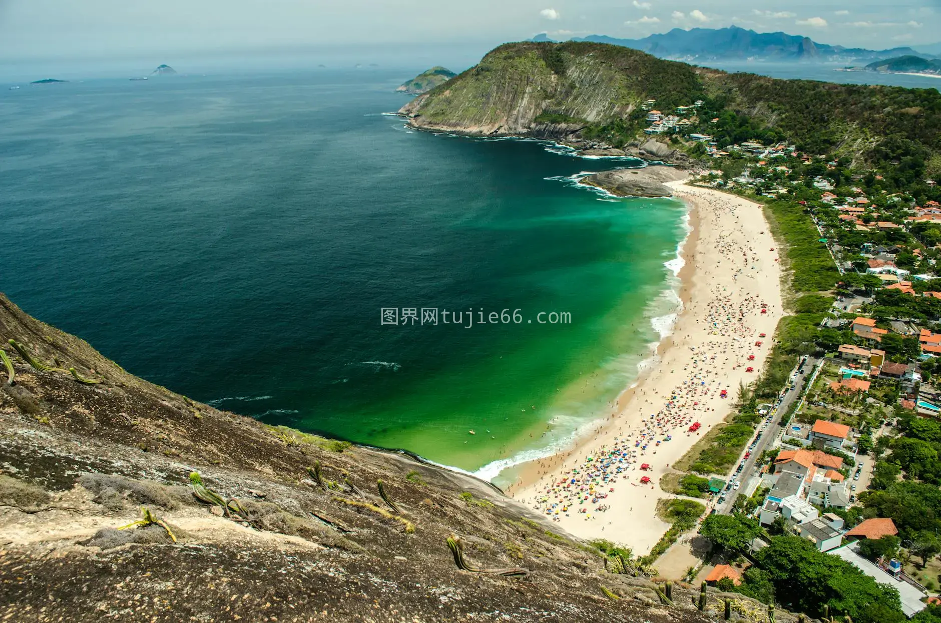 尼泰罗伊海滩活力景观鸟瞰图片