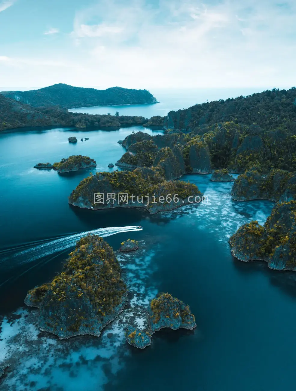 海上岛屿全景图空中视角图片