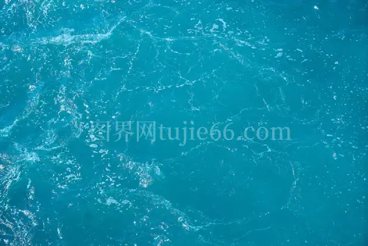 细致生动蔚蓝海水光线反射