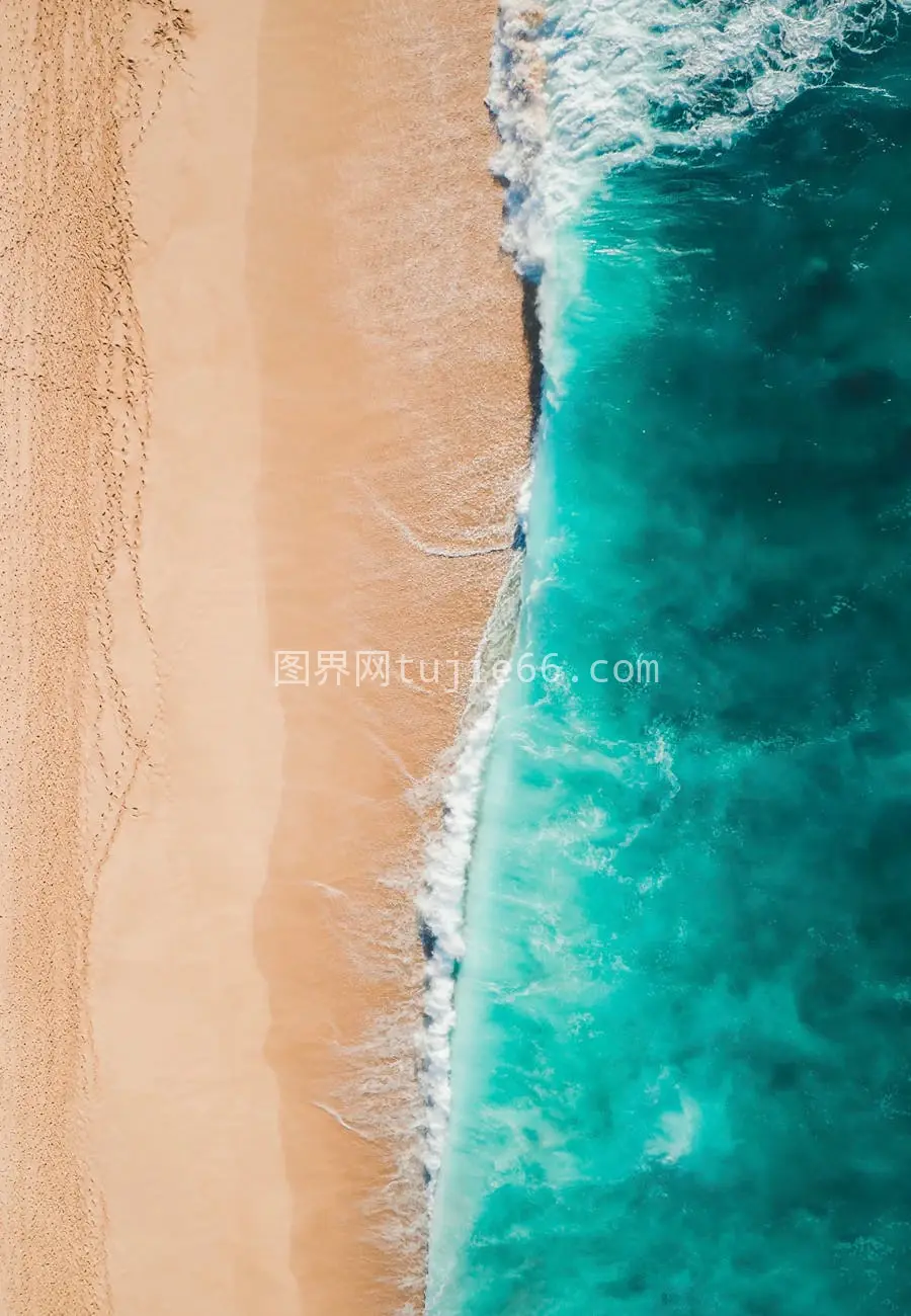 海浪鸟瞰图景呈现自然风光图片