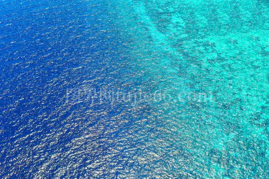 高空印度尼西亚蓝色海洋景
