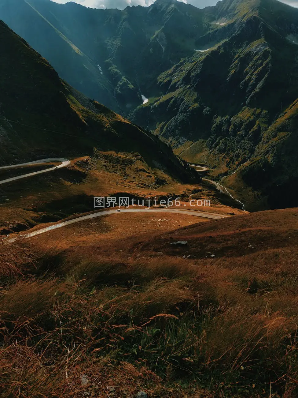 天山白日风光照图片