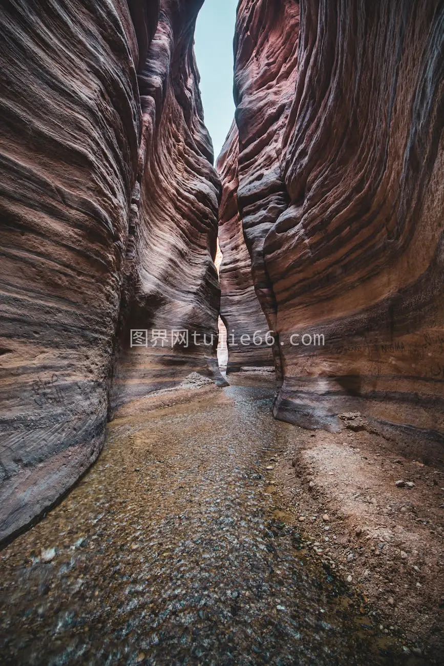 峡谷壮丽山水景图片