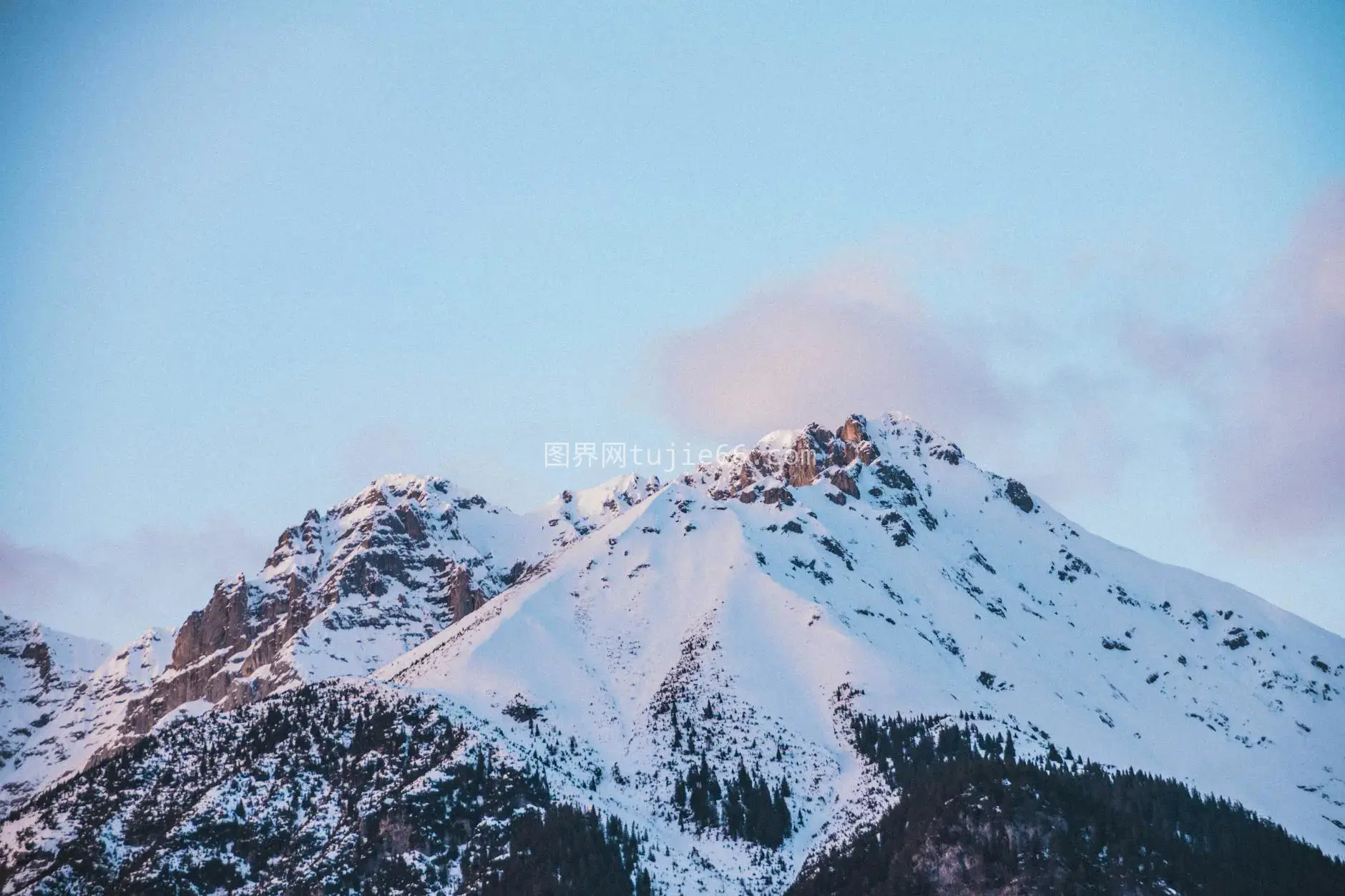 奥地利因斯布鲁克冬季雪山风光图片