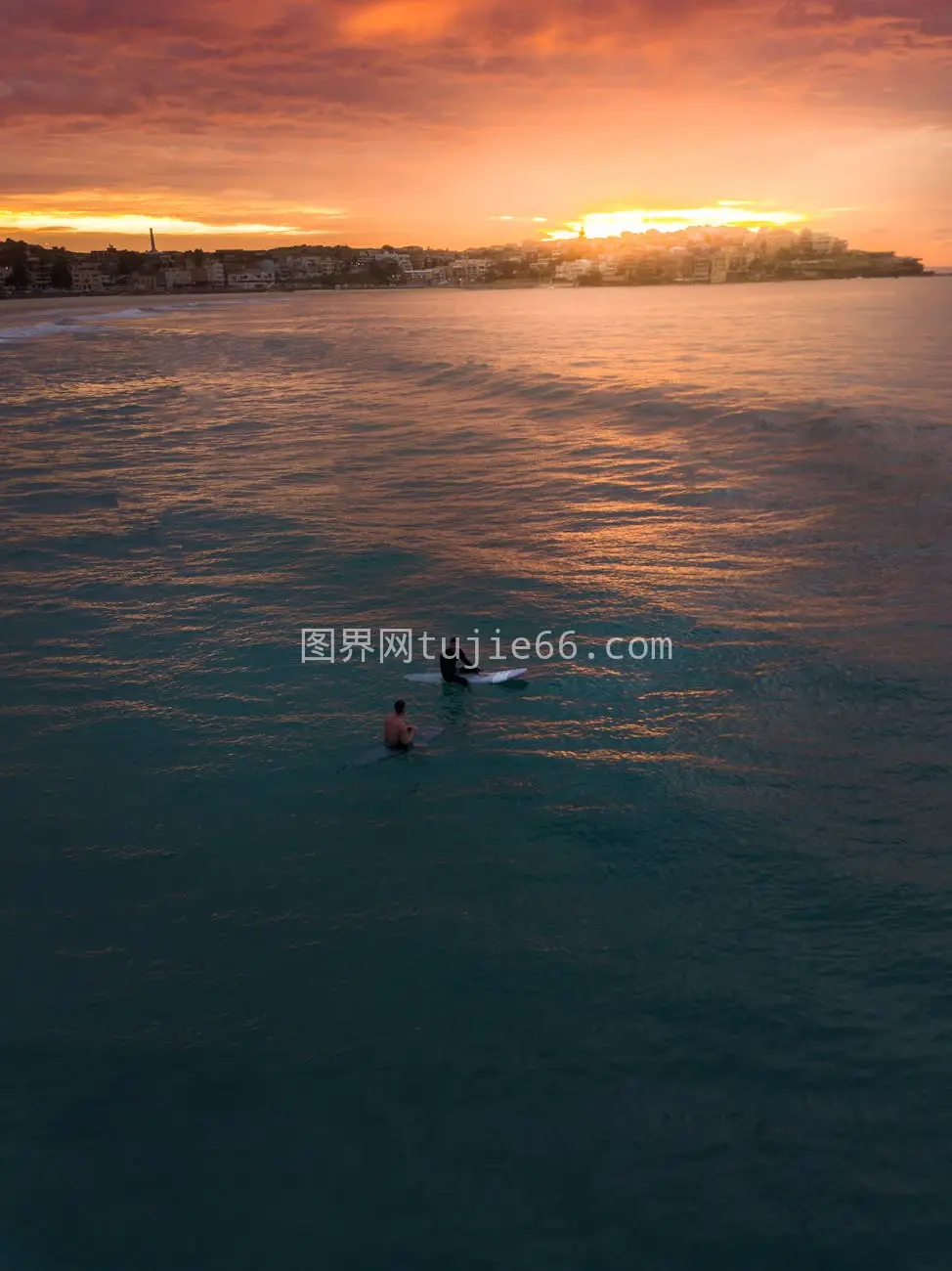 邦迪海滩冲浪两人合影图片