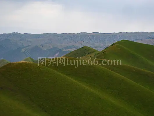 连绵青山远观山脉景致
