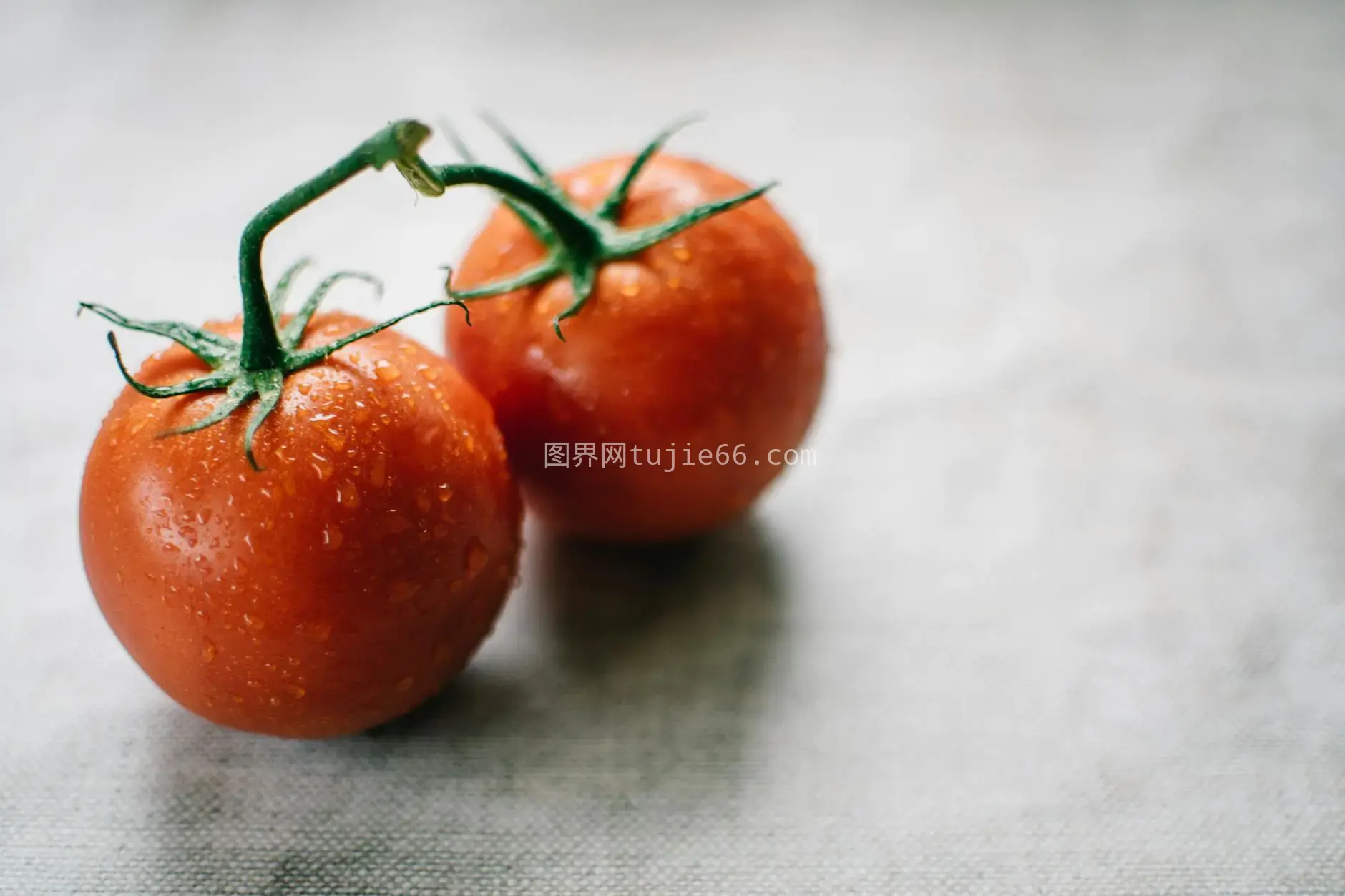 新鲜番茄纹理水珠健康生活必备图片