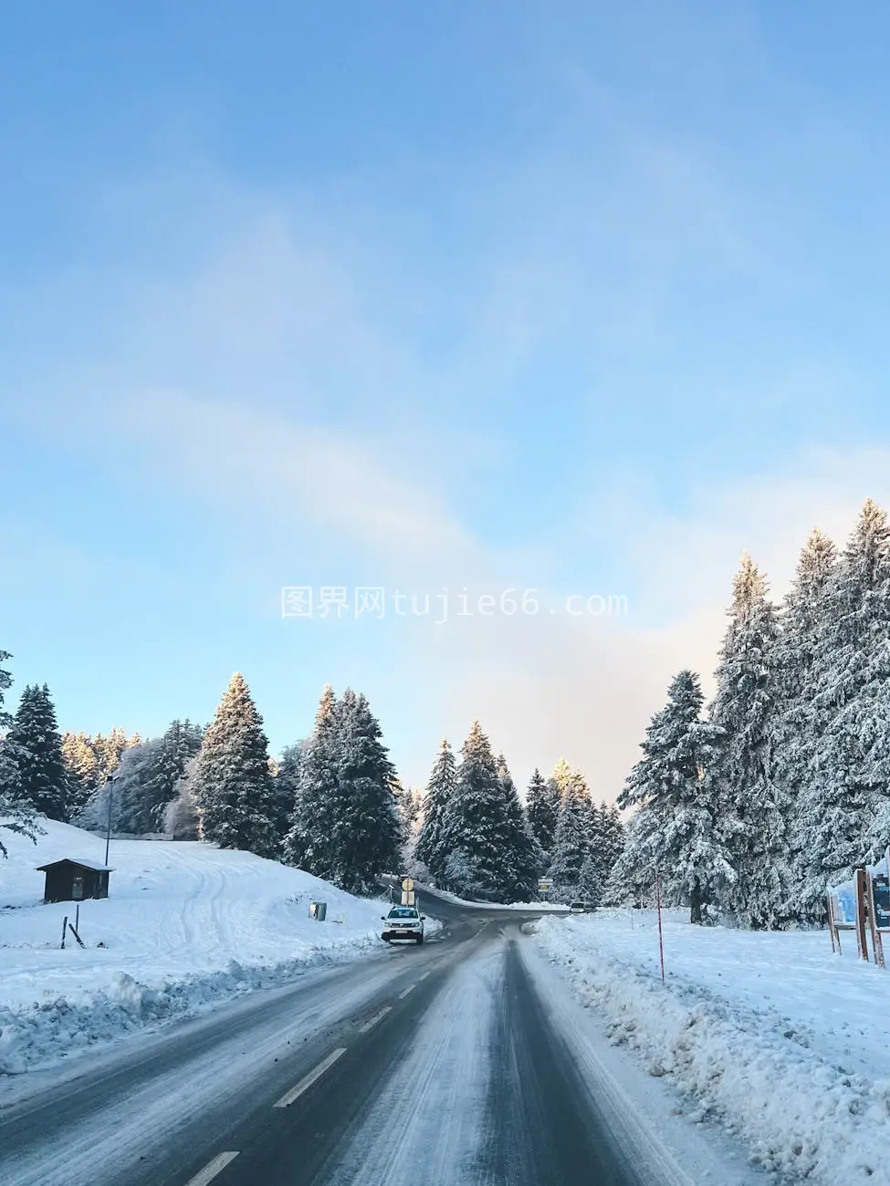 4K下雪公路旅行免费桌面背景图图片