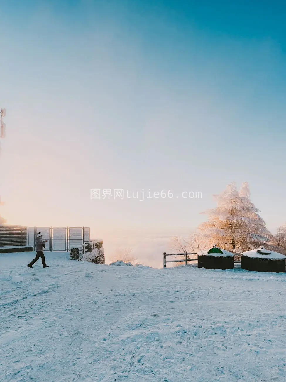 4K冒险冬天晨景免费桌面背景图片