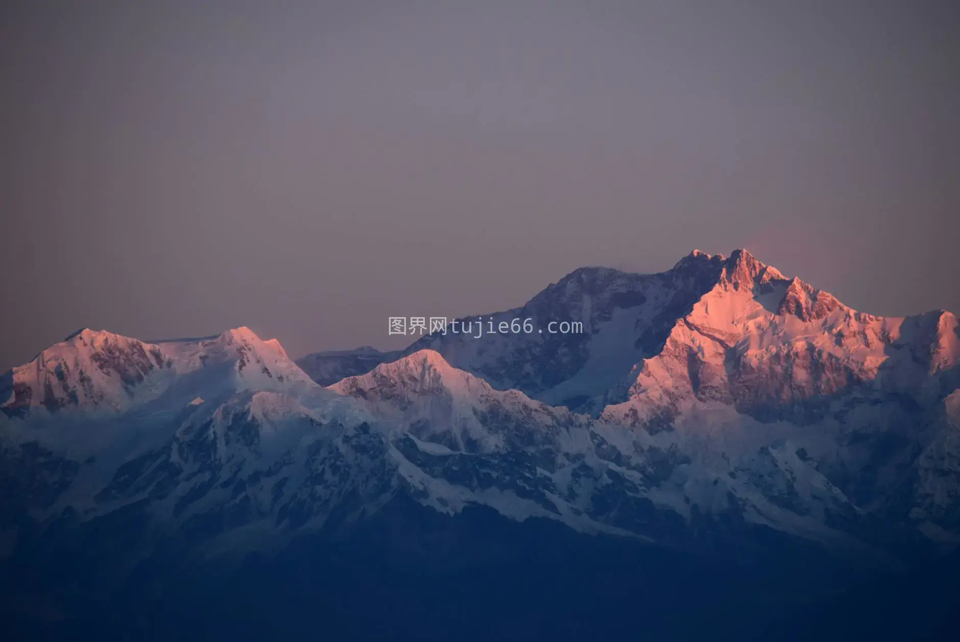 黑白山景壁纸图片