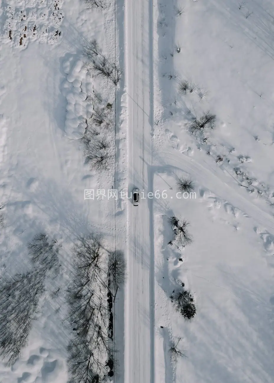 雪中公路冒险之旅素材图图片