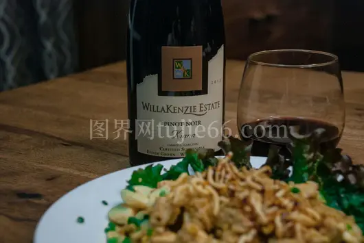 优雅晚餐黑皮诺面食WillaKenzie