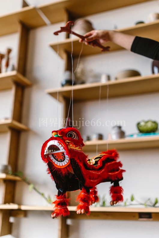 室内红艳狮舞木偶传统工艺展