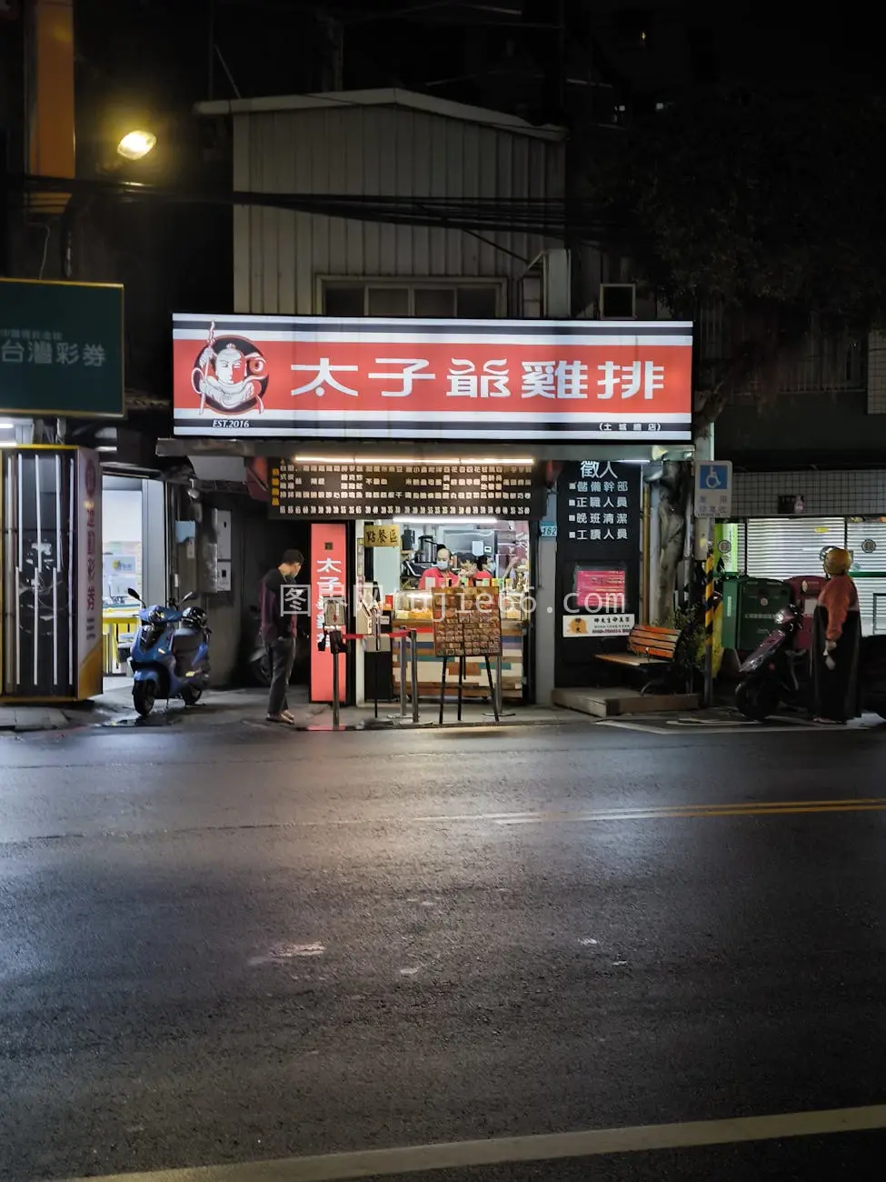 夜色亚洲街头小摊都市生活剪影图片