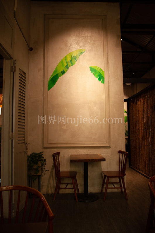 室内餐厅座位树叶墙画