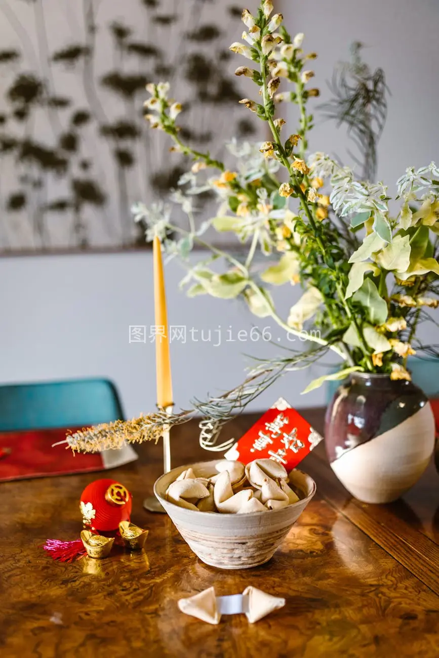 春节餐桌布置幸运饼干节日装饰图片