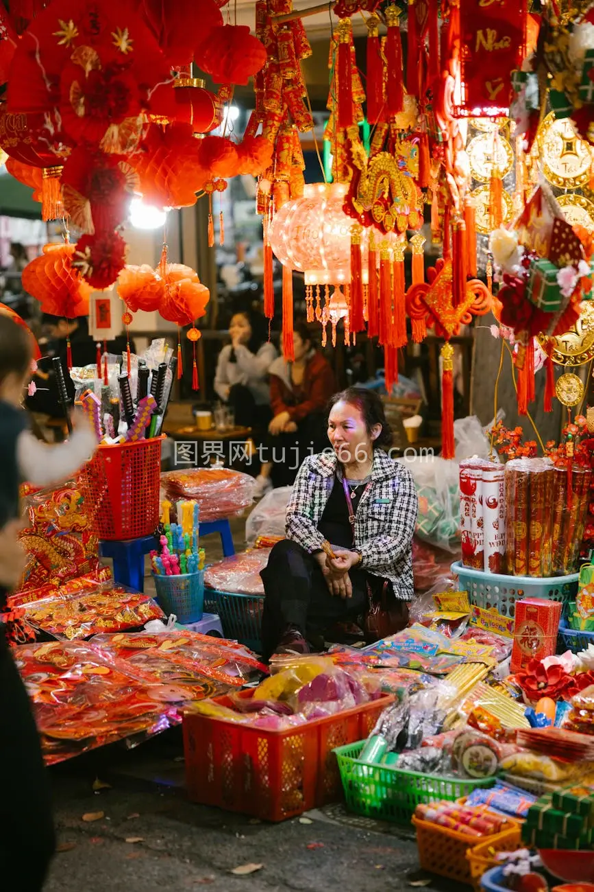 彩色亚洲夜市节日摊位景图片