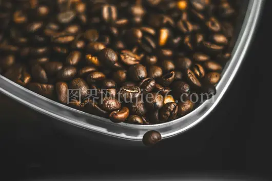 高清特写新鲜烘焙咖啡豆香气四溢