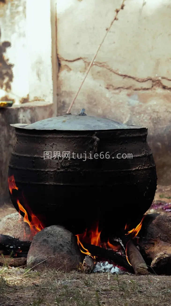 大铁锅明火乡村烹饪图片