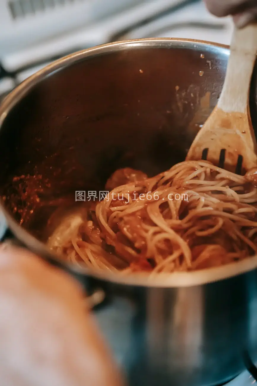 厨房自制番茄肉丸意面诱人景致图片