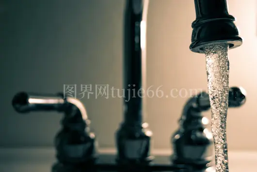 钢制水龙头流水清洁主题画面