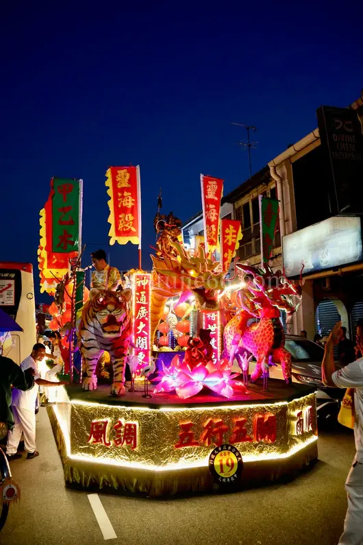 街头游行花车盛况