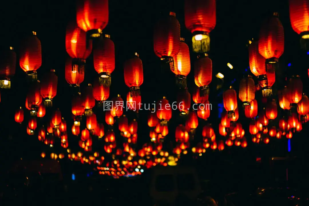 夜色中橙色纸灯笼璀璨景致图片