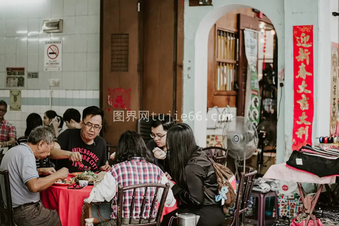 餐馆椅上人景致图片