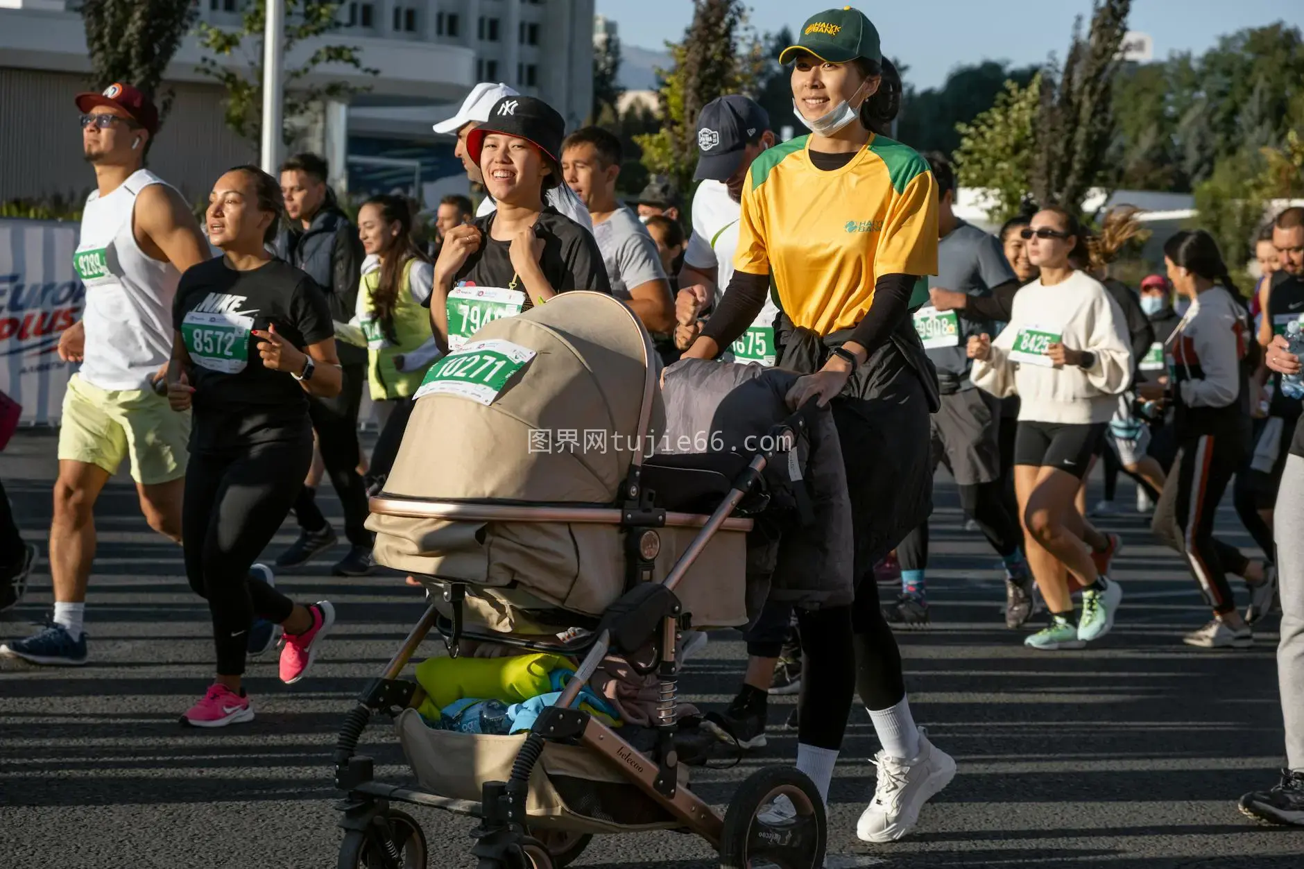 多元化跑者活力马拉松图片