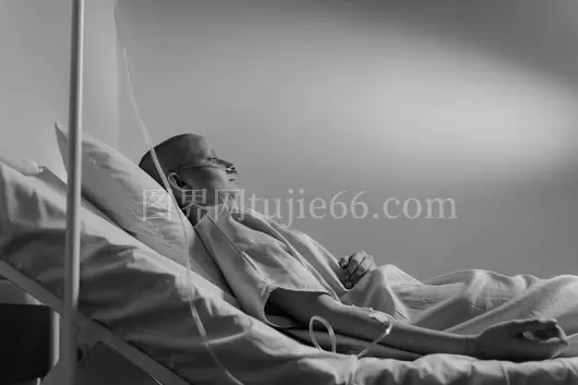 黑白医院病床患者照