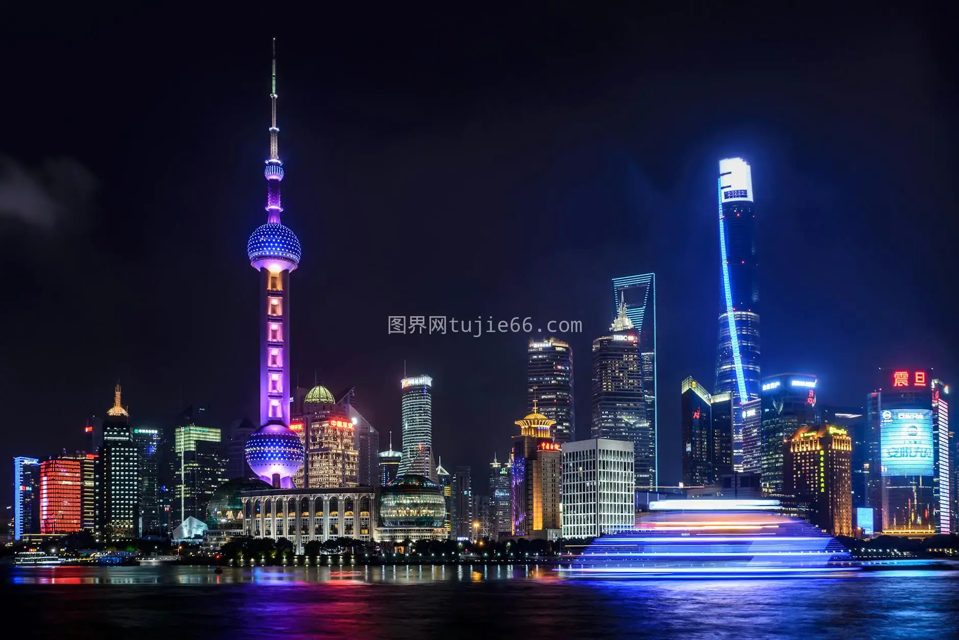 上海夜景东方明珠倒影摩天楼图片