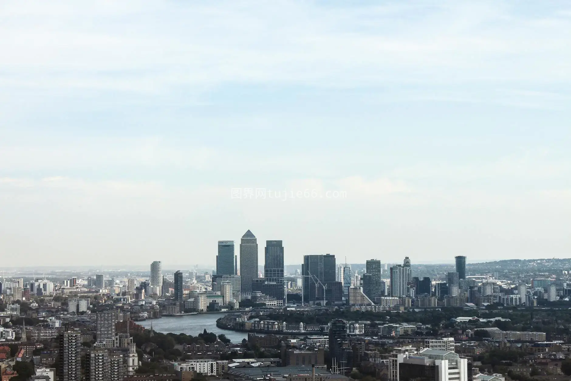 伦敦空中美景摩天大楼映河景图片