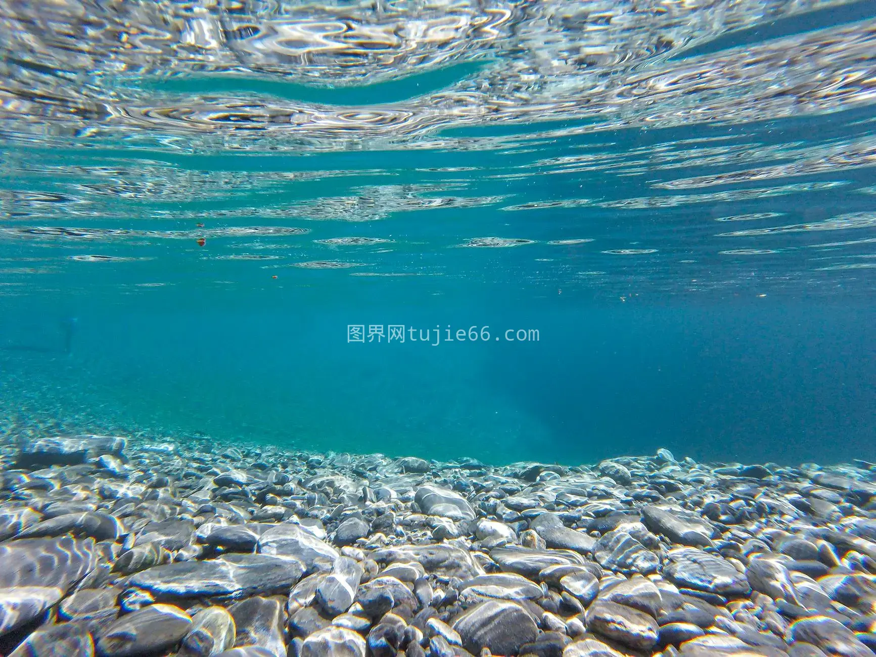 海底岩石色彩鲜明海水照图片