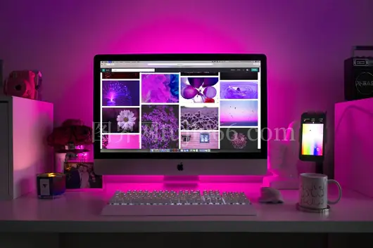 现代办公桌霓虹映多彩图