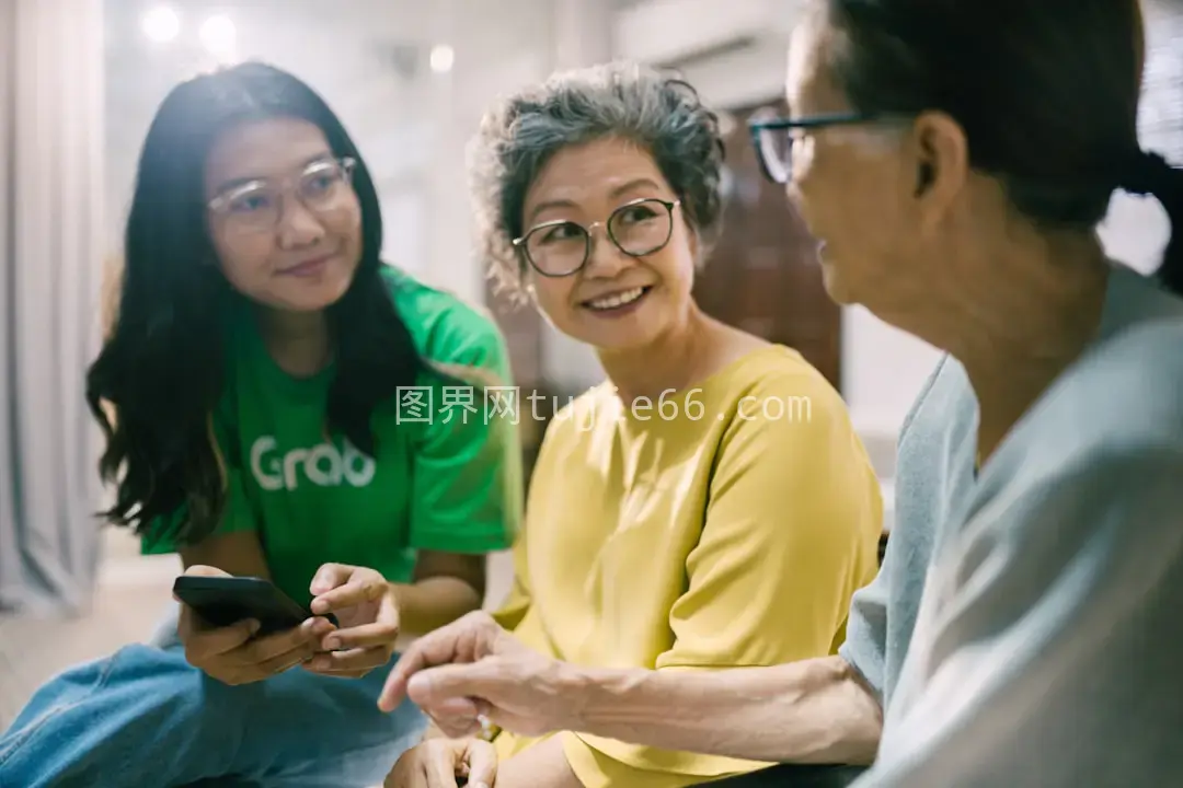 女性地板手机视界图片