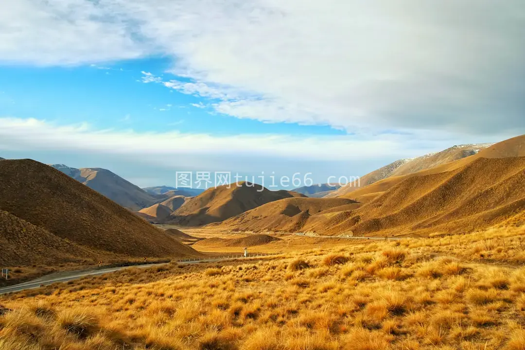 山地空中摄影 白天美景图片