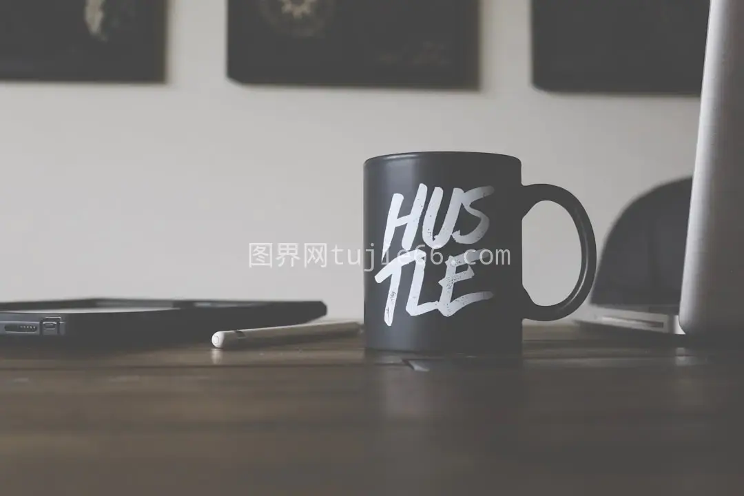 黑白Hustle印花陶瓷杯桌面展示图片