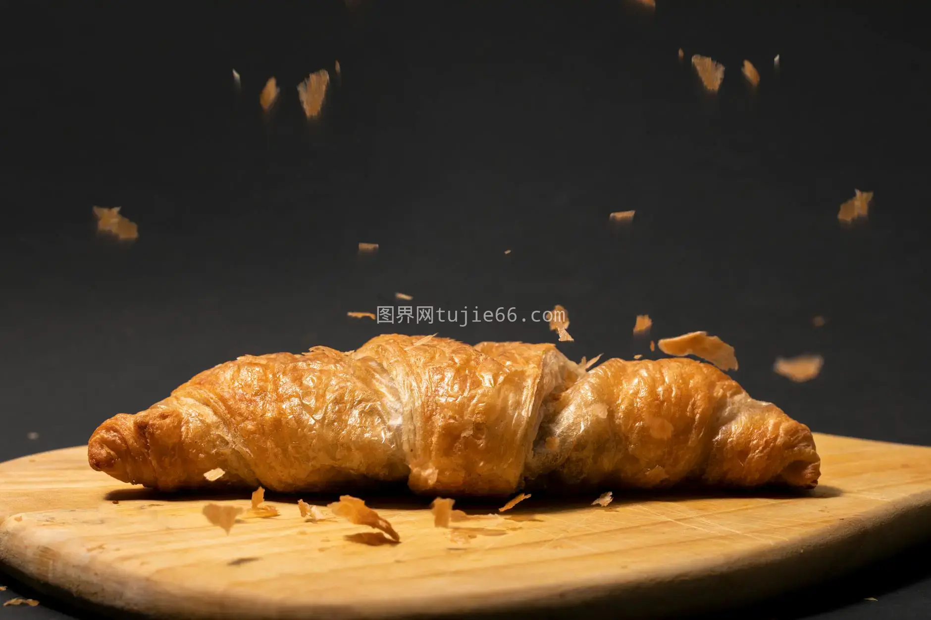 法式羊角面包croissant美味呈现图片