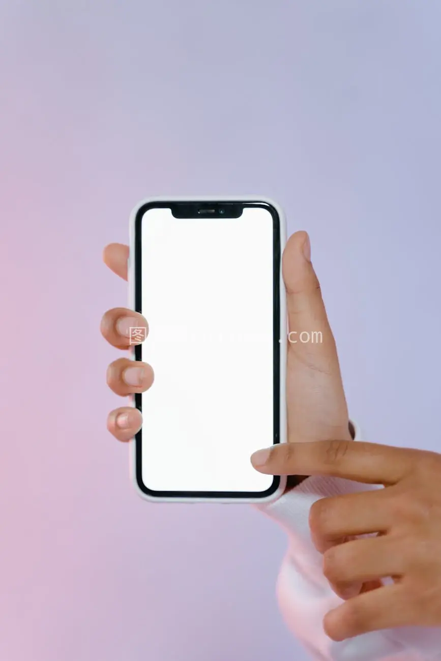 手持手机空白屏特写模型用图图片