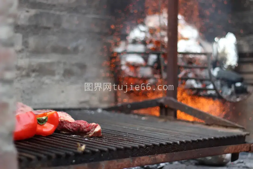 烤制红甜椒美食呈现图片