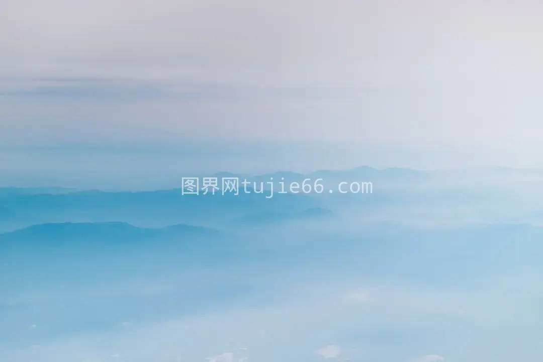 云雾缭绕高山景致图片