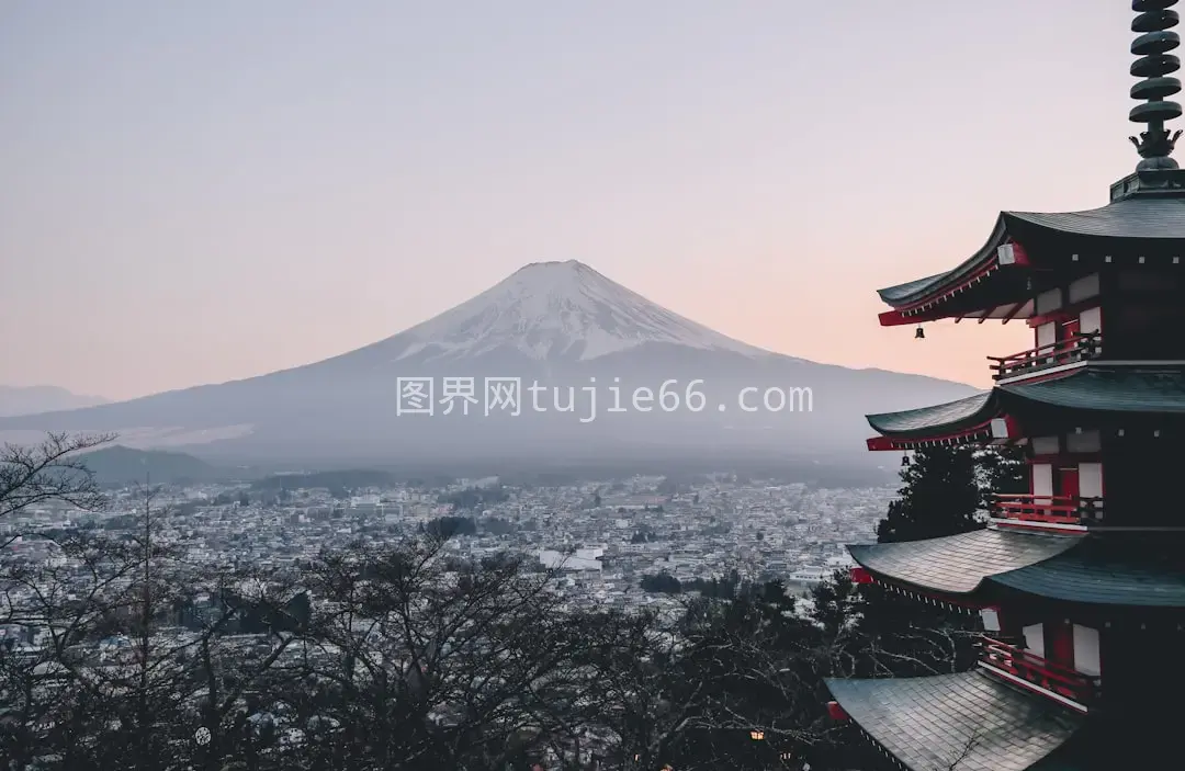 日本富士山壮美雪峰图片