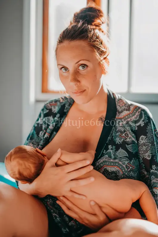 哺乳女性摄影焦点聚焦