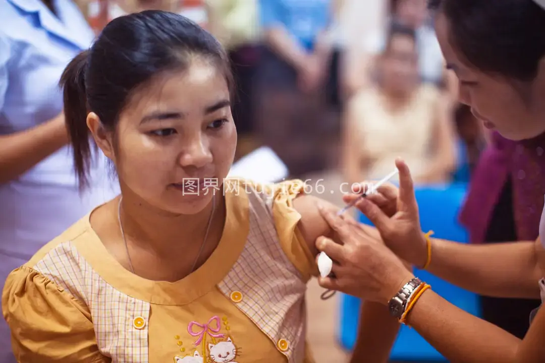 白米色沙丽女性风姿尽显图片