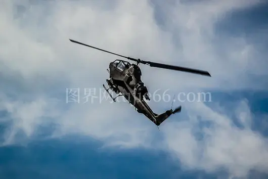 蓝天展示航空技术之军事直升机翱翔