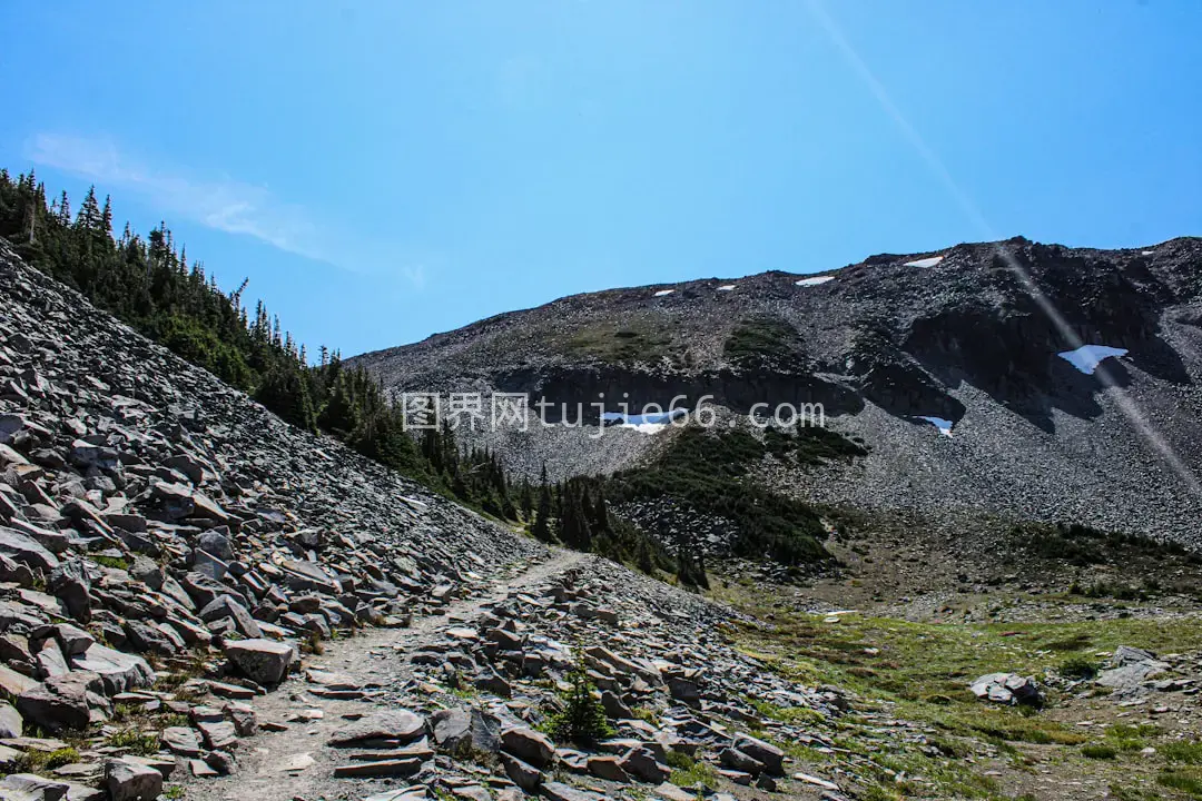 岩石山间小道穿越景致图片