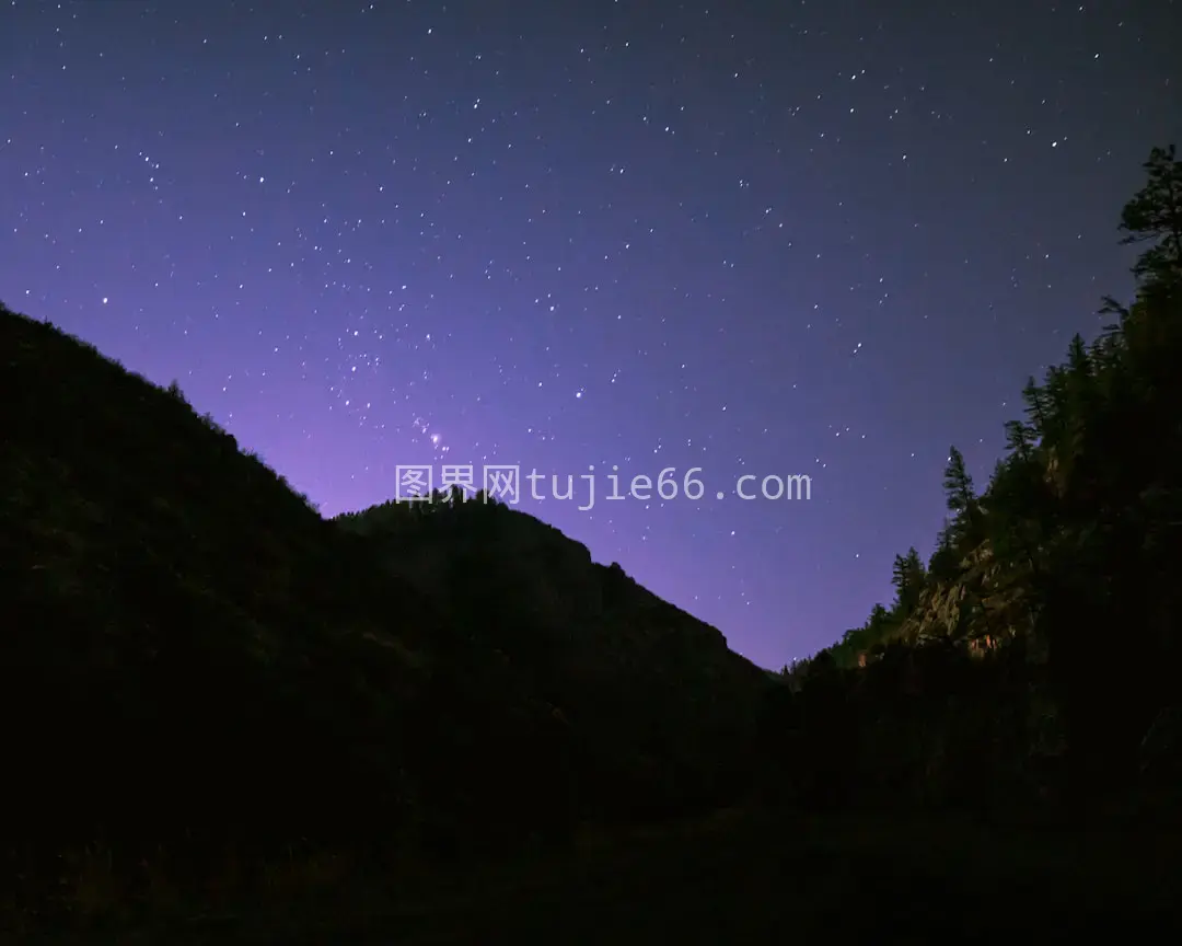 山顶繁星夜空图图片