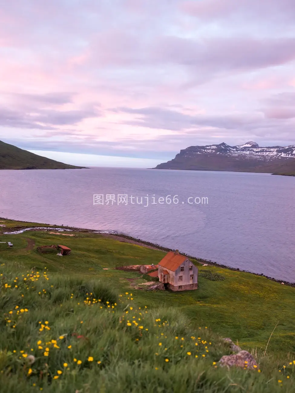 黄昏峡湾风景如画图片